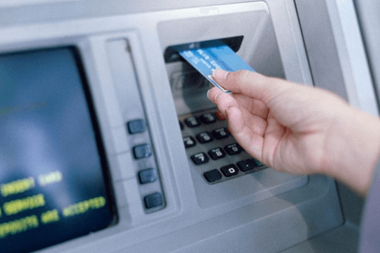 信用卡取现方式之一：ATM机取现