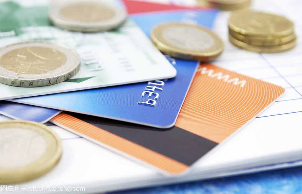 长期刷卡信用卡还分期付款，很可能被降额！