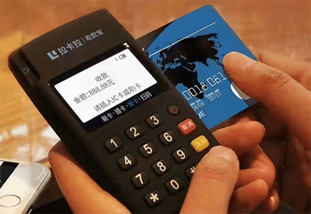 拉卡拉刷卡机刷一万信用卡手续费是多少？