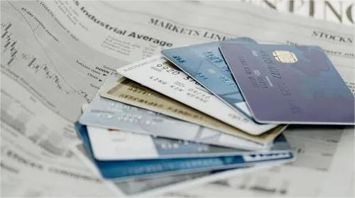 信用卡有欠款可以贷款买房吗？
